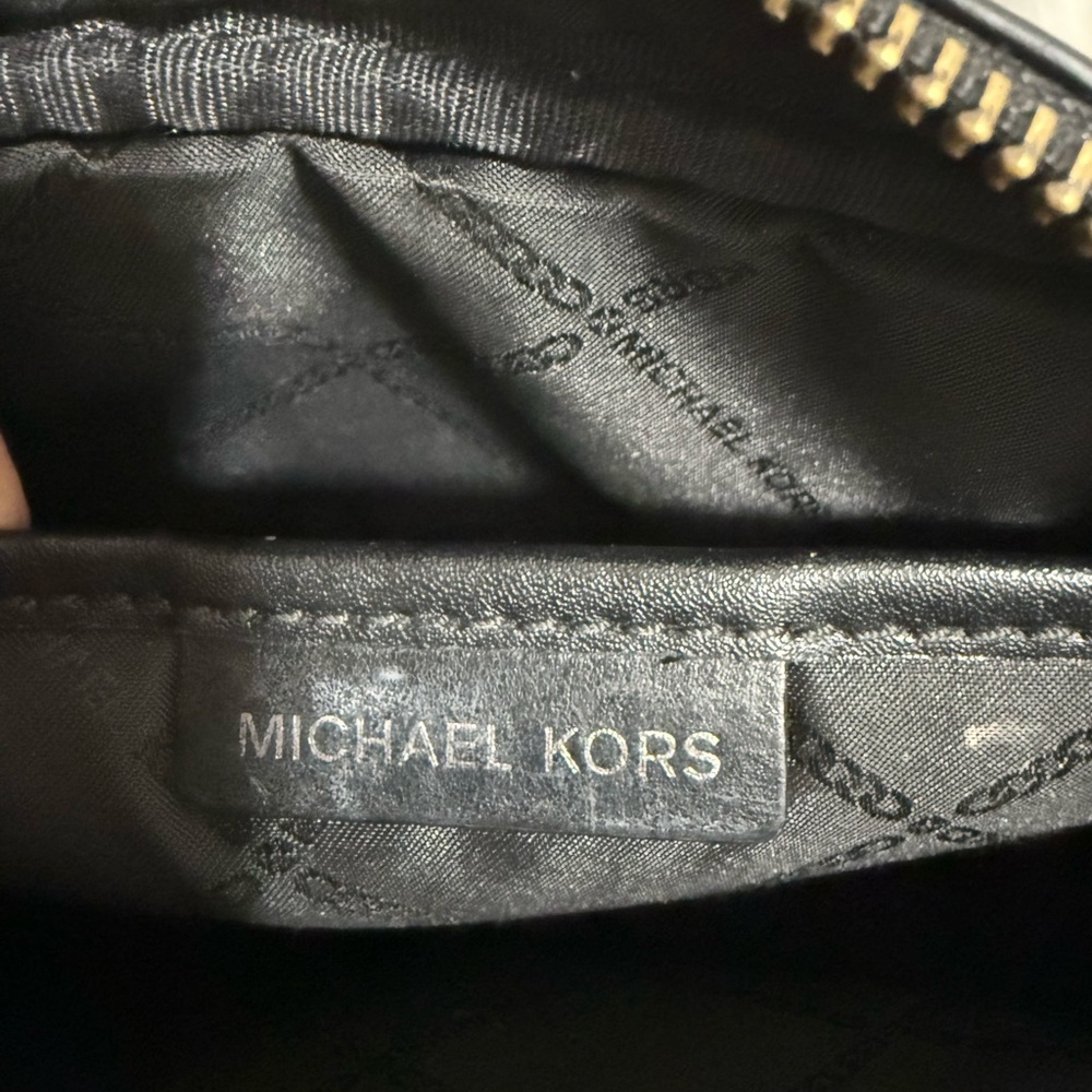Michael  Kors Patent Black Crossbody Bag - Picture 4 of 5